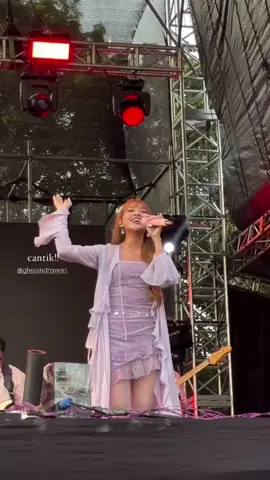 trimakasih sudah bertahan #gheaindrawari #ghea#trimakasihsudahbertahan#lagu#fyp #foryou #foryoupage #trending #viral #followme #tiktok #xyzbca 
