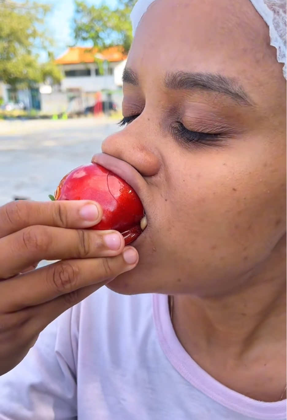 Beijo doce no Morango do Amor - VêNoKeDá  #meme #engracado #fy #trend #morangodoamor