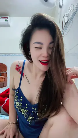 Sáng nghe chị kêu “ cưng ơi” muốn tan chảy luôn…..cưng ăn đi cho có sức nha hông 🤣🤣🤣