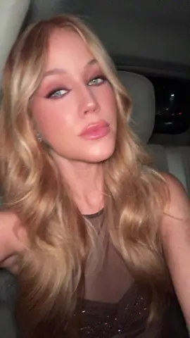 @JanyMua❤️ making me look like a movie star on the way to bad bunny 