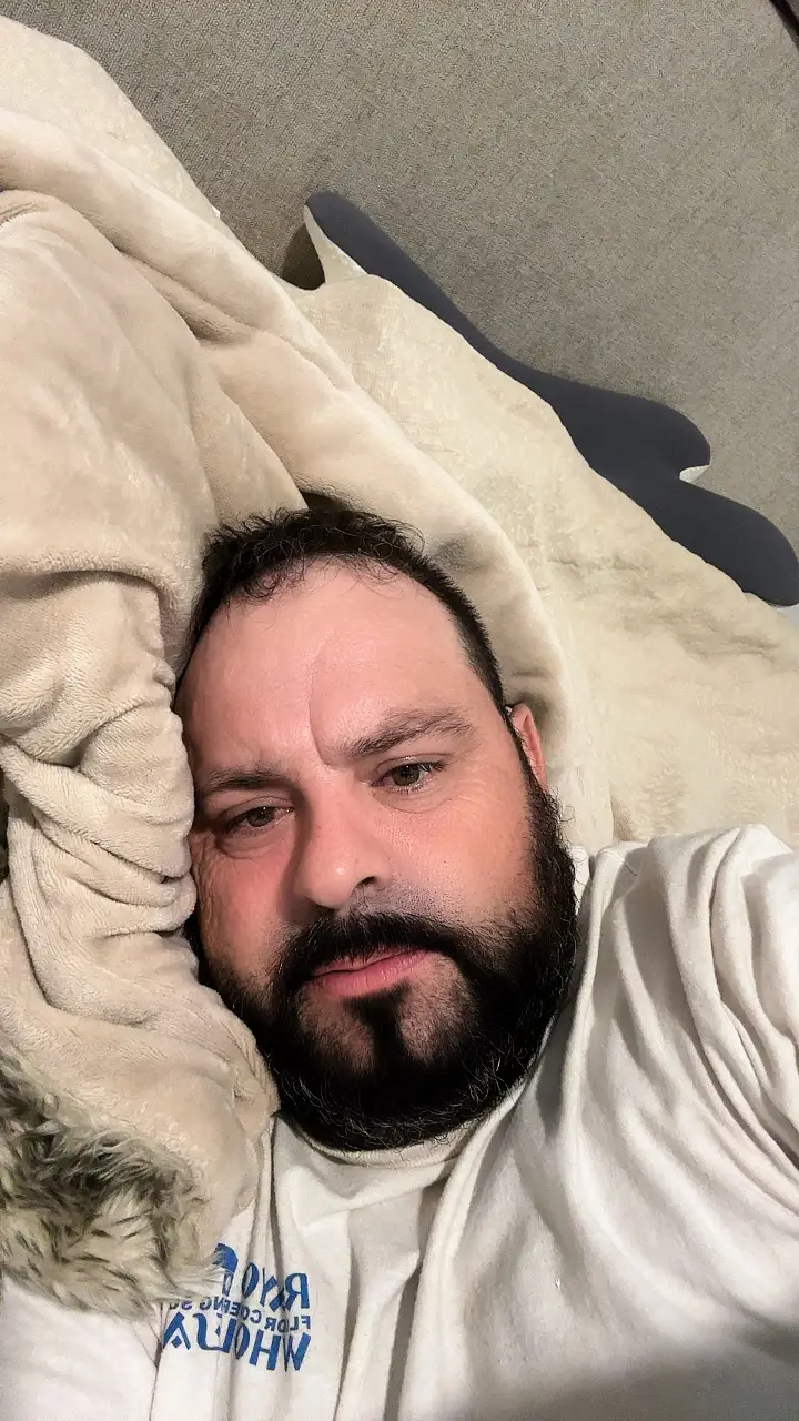 Despues de una larga jornada quieres tu camita  Ni tiempo de resurase,saludo Seguidores