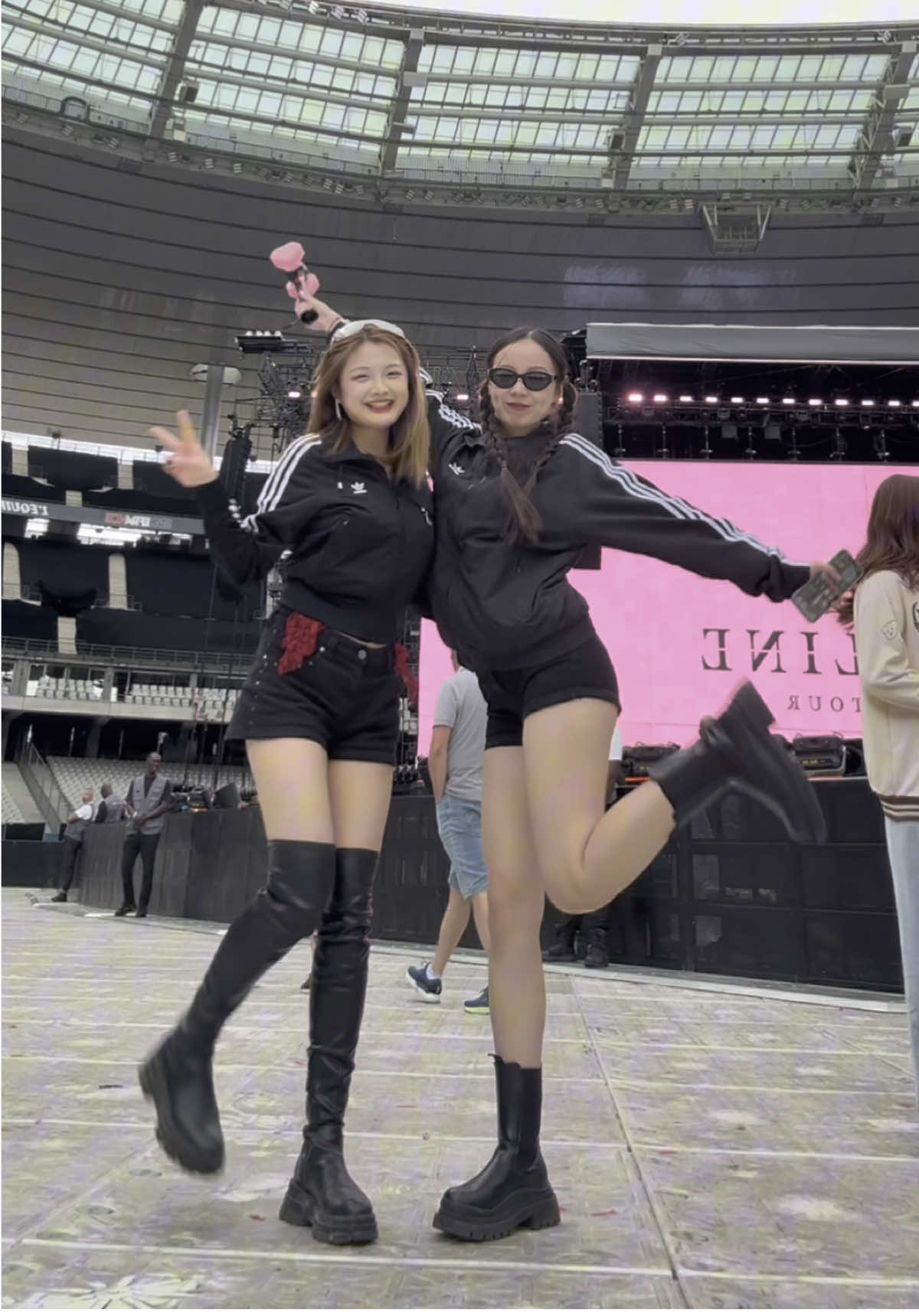 Hey BLACKPINK 🖤🩷#wistlechallenge #blackpink #blackpinkofficial #paris #stadedefrance #transition #concertblackpink #trend @blackpinkofficial 