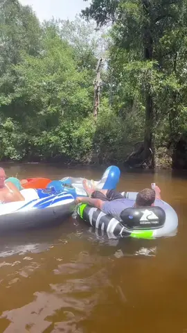I loveeeee going tubing!🛟❤️Do you like tubing?? Where do you go?? #float #tubing #florida #river #favorite 