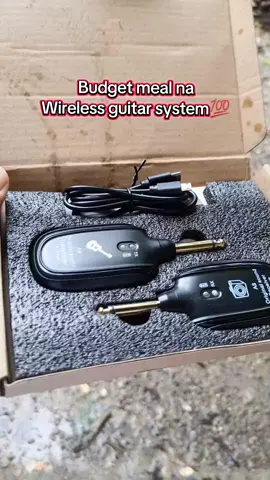 Mas maganda to guys kesa wire #wirelessguitar #wirelesstransmitter #wirelessguitarsystem 