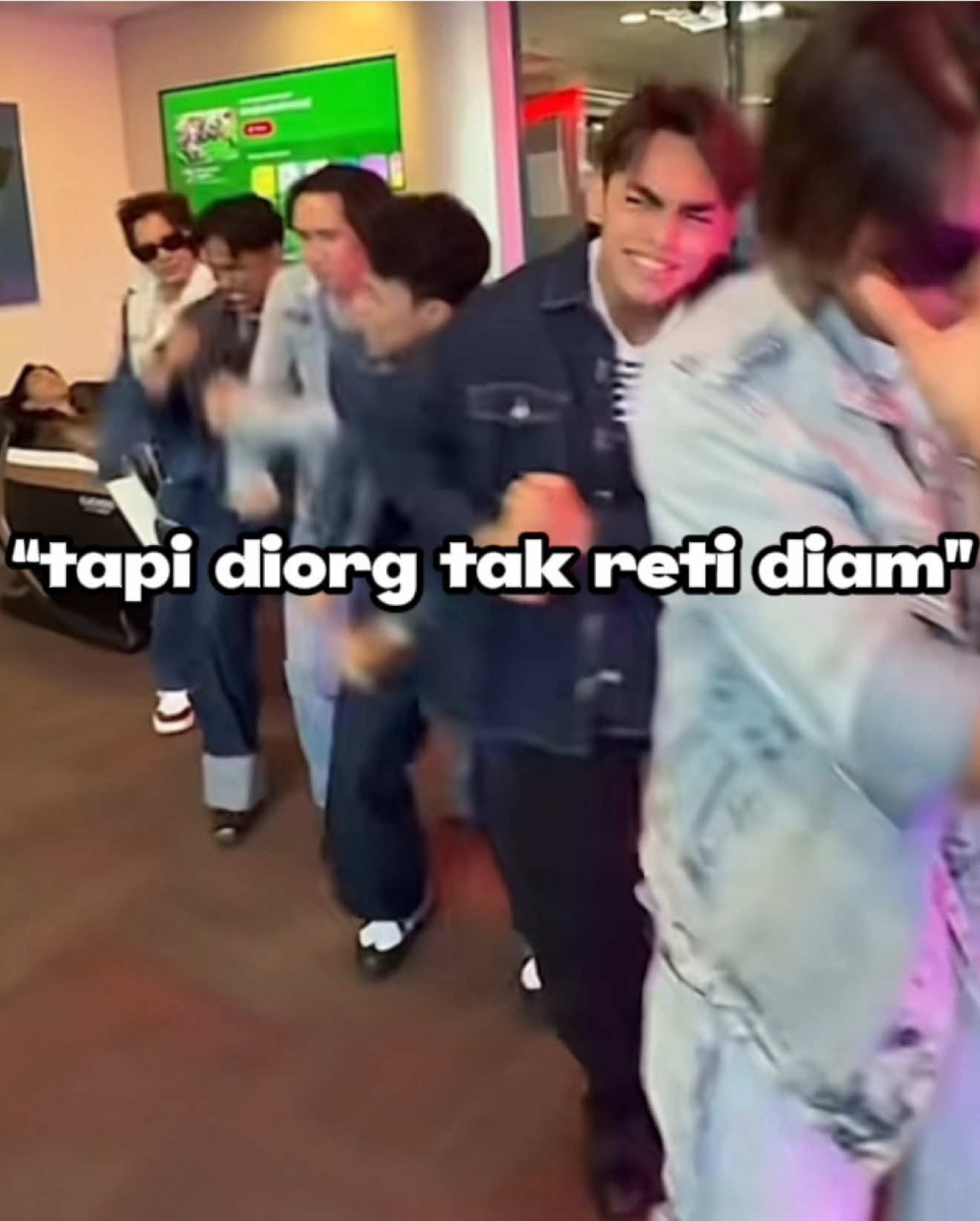 baguslah tu tak duduk diam, nnti semua diam lain cerita🤓🤓 notes: ib - @bian (BARUDAK KOZ)  @alphaofficialmy @Daniel Sher @IZAT @RIZAL @Ariel @RAY-D @raffmohamed @Afiq_SKY #ALPHA #A7PHA #danielsher #izatibrahim #rizalrasid #arielfesol #rayd #araff #afiqsky #fyp #foryourpage #4u 