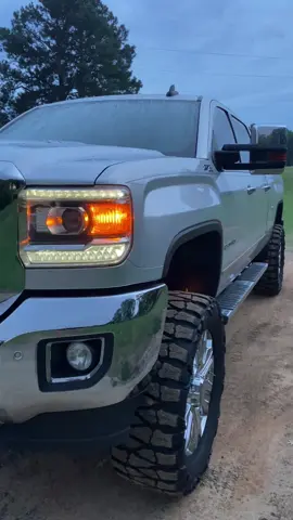 The grapps were doing that thing I like again #bubbatruck🌾 #grappaholics #liftedtrucks #truck #duramax 