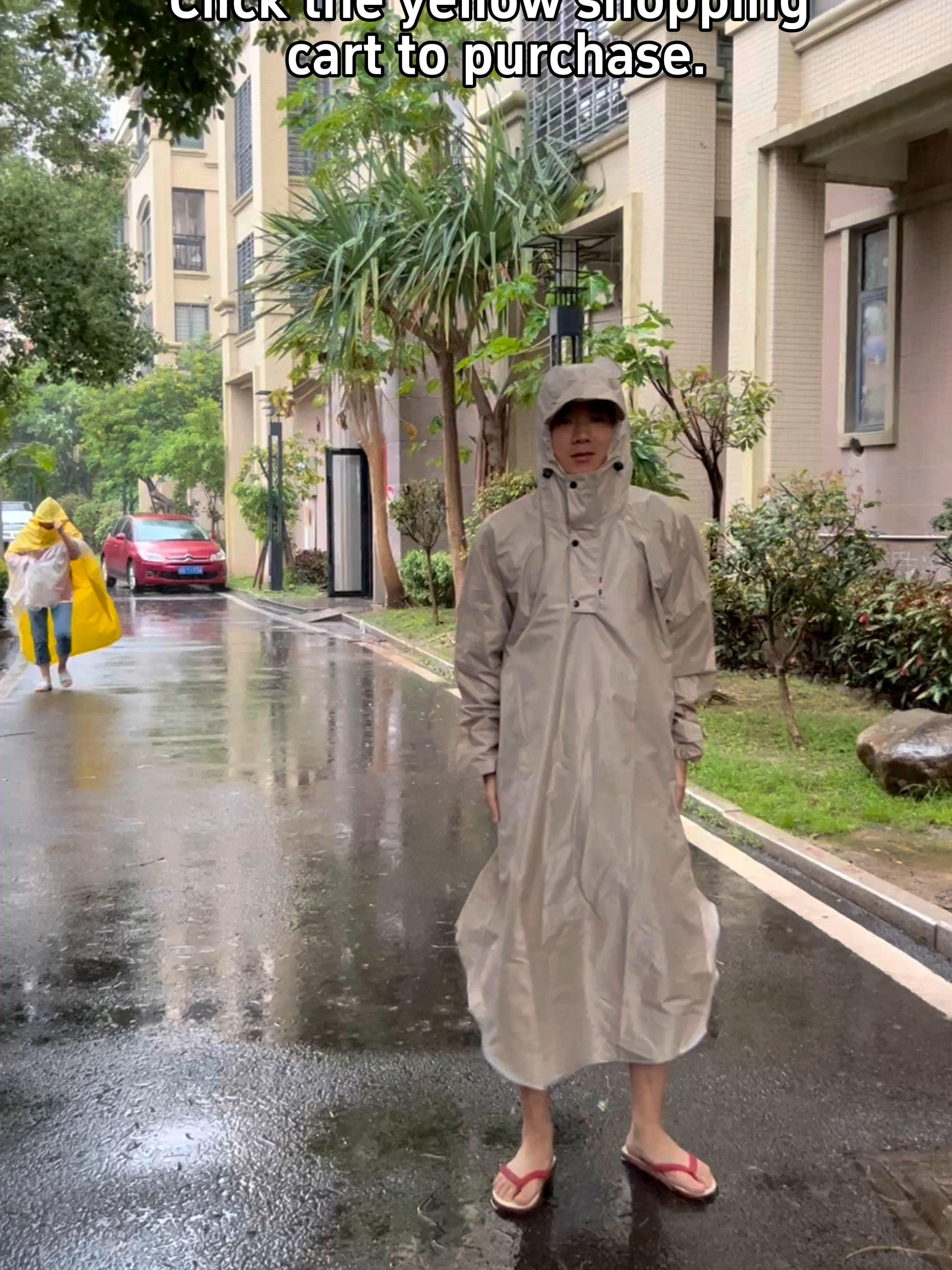 It turns out that the rich people in China like this kind of raincoat#raincoats #raincoatwaterproof #raincoatsgirls #typhoon #rainyday
