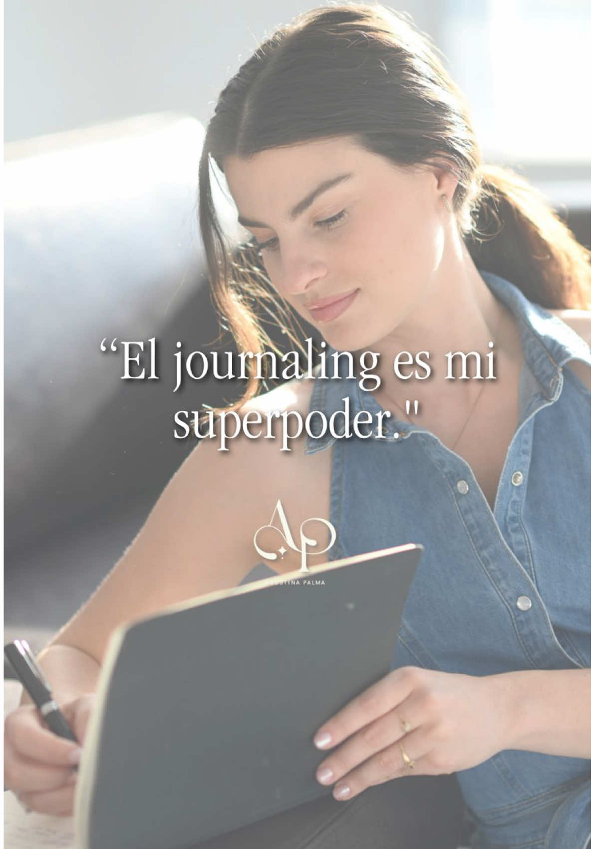 El journaling es mi superpoder. Escribir me salvó. El journaling fue mi refugio cuando no sabía por dónde seguir. No tenía todas las respuestas, pero escribir me ayudó a encontrarlas. Por eso creé el Club de Estrellas: para que vos también tengas un espacio donde escucharte, soltar y transformar. Espero que te sirva tanto como a mi! #journal #journaling #escribir #journalinspo #autoconocimiento #SelfCare 