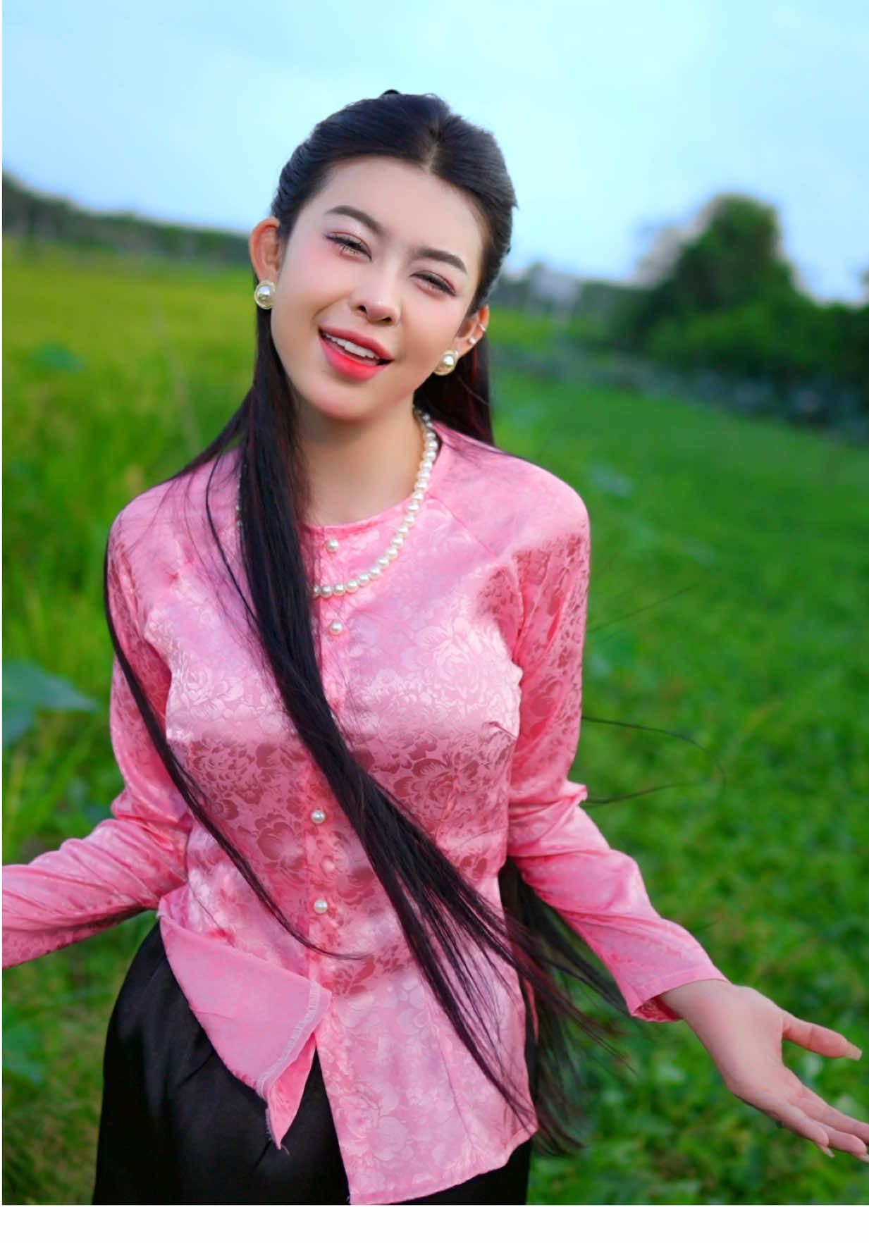 Lấy cây kim may đồ ! #hanacamtien #cover #muoncuaanhlambo #duongaivy 