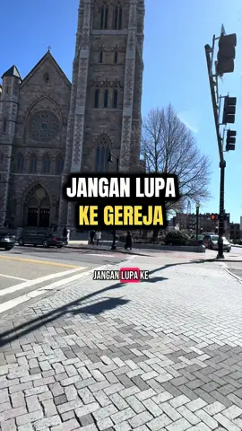 Jangan lupa ke gereja. 