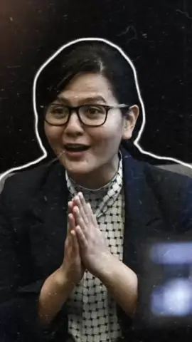 Nama Ratu Tisha lagi jadi sorotan setelah Andre Rosiade bongkar sosok JN dan P yang disebut sebagai mafia wasit. Masalahnya, Waketum ini si pemain lama yang punya kuasa buat masukin mereka ke komite wasit. Jadi apa bener dugaan kalo Ratu Tisha dalangnya?🧐 Gimana pendapat kamu? #wasit #ratutisha #beritabola #mafiawasit #jn #bolaindonesia 
