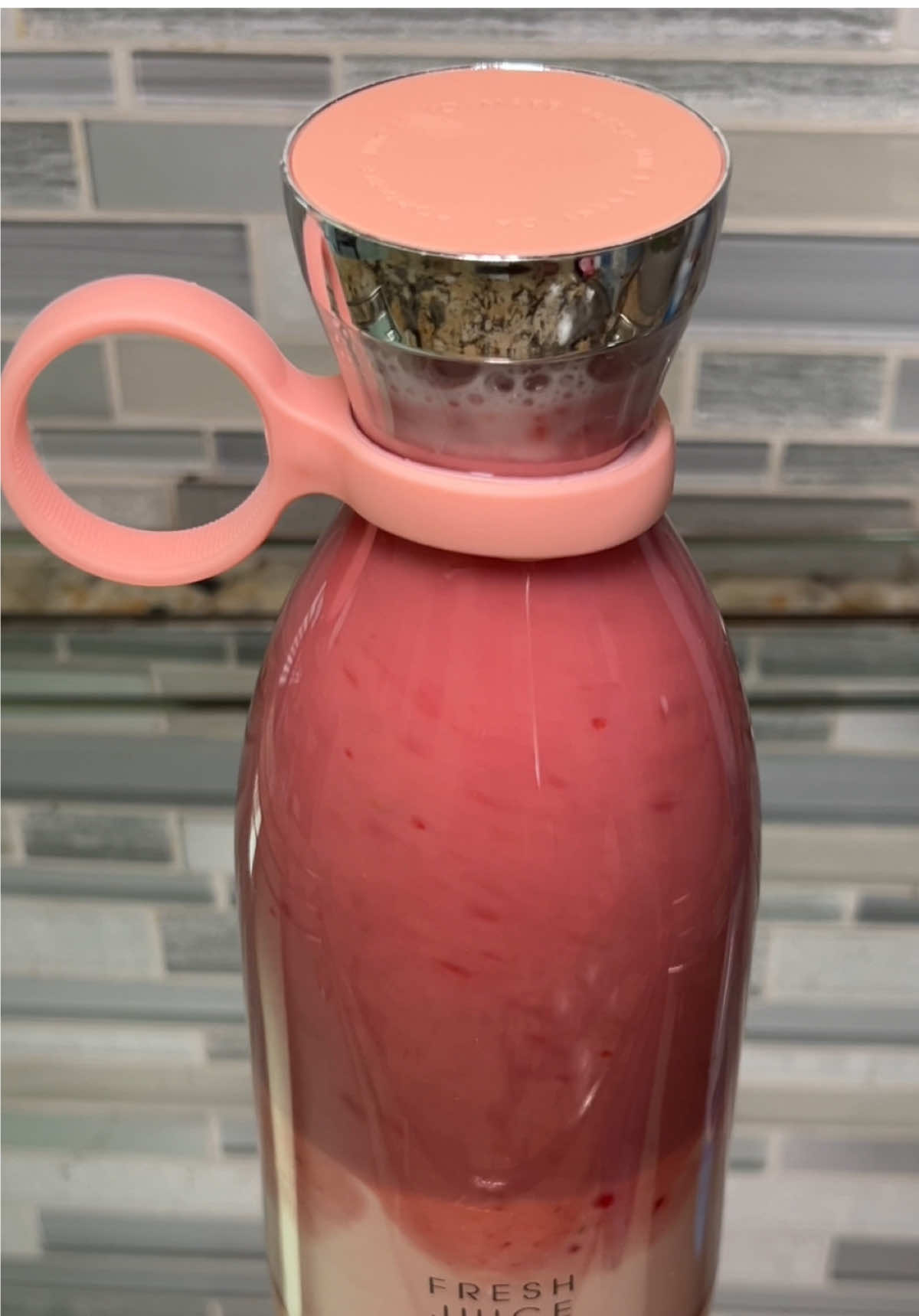 Strawberry Banana Smoothie 🍓🍌 #freshjuice #smoothie #milkshake #portableblender #miniblender #blenderbottle #foryoupage 