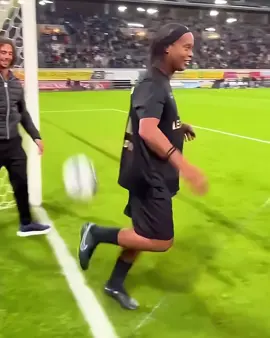 Ronaldinho Still Got It 😱. #football  #Soccer  #trending  #viral  #footballmoments  #foryou  #fyp 