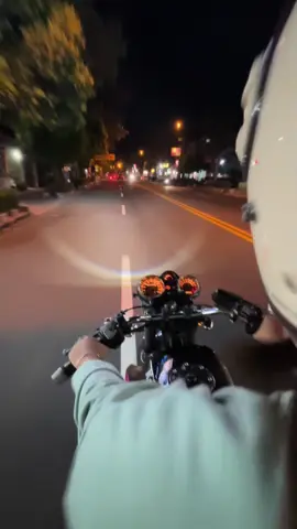 Emang seseru itu ya naik motor malem