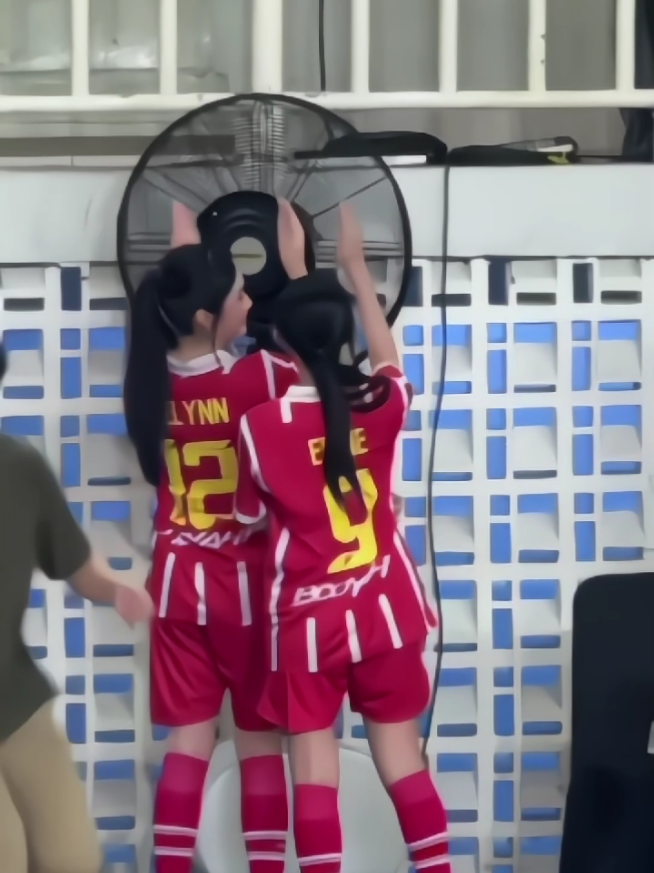 kepanasan itu kah del 🤣 #delynnjkt48 #adelinewijaya #jkt48 #rodakuning #p4llynn 