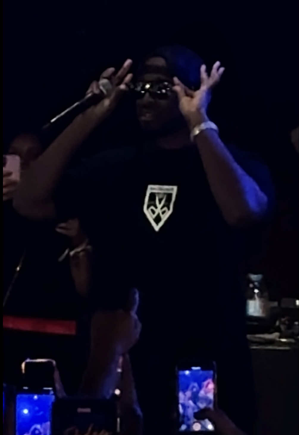 Vous validez l'imitation de @Gims par @DADJU ? 🤣 @Warehouse #dadju #gims #ciel #warehouse #showcase 