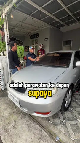 Buat gue yg suka pelihara mobil second, ketika punya kendala untuk urusan kaca depan baret sekarang udh ada brader teguh @teguhbedil yg bisa bantuin gue untuk bikin kinclong kembali kaca depan Corolla Altis gue. Gooksss abesss gue demen banget, sekarang udh bening lagi sebening air terjun curug cigamea. 😅 Dan ini polesnya gk pake amplas, tapi petnya cukup pake spon/busa gitu cuy, gmn pendapat lo bicara perpolesan duniawi perihal kaca mobil depan?