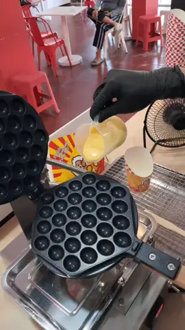 yuhuu kita ad menu baru  loh EGG WAFFLE ICE CREAM Yakinnih kalian ga penasaran ga mau coba 😌😌😌 #promoseruweekend #trending #momoyo #fypシ゚viral #trendviral 