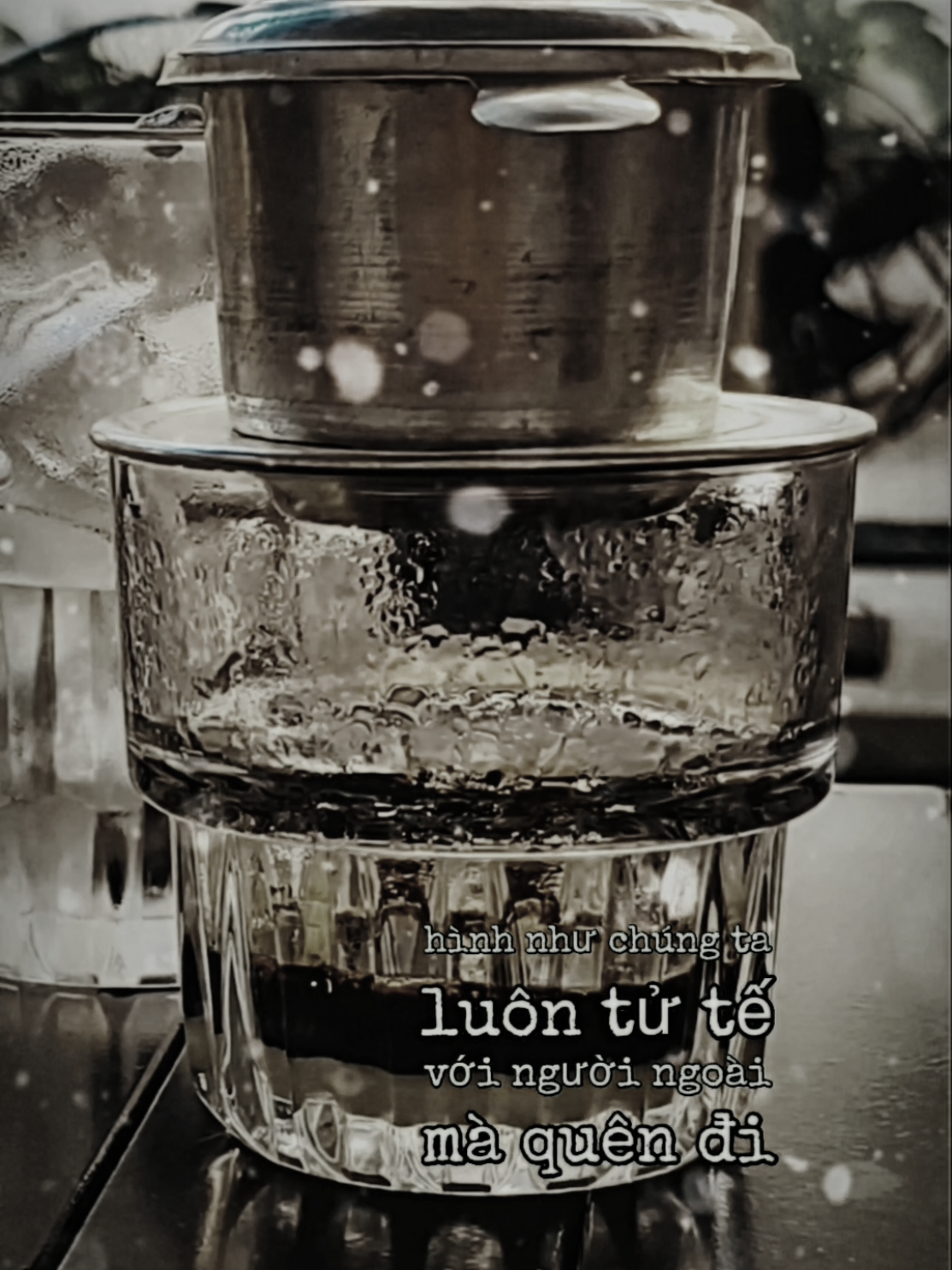 Hình như chúng ta luôn tử tế với người ngoài mà quên đi chính bản thân mình...#dongluc #trietlycuocsong #caunoihay #ngamnghi 