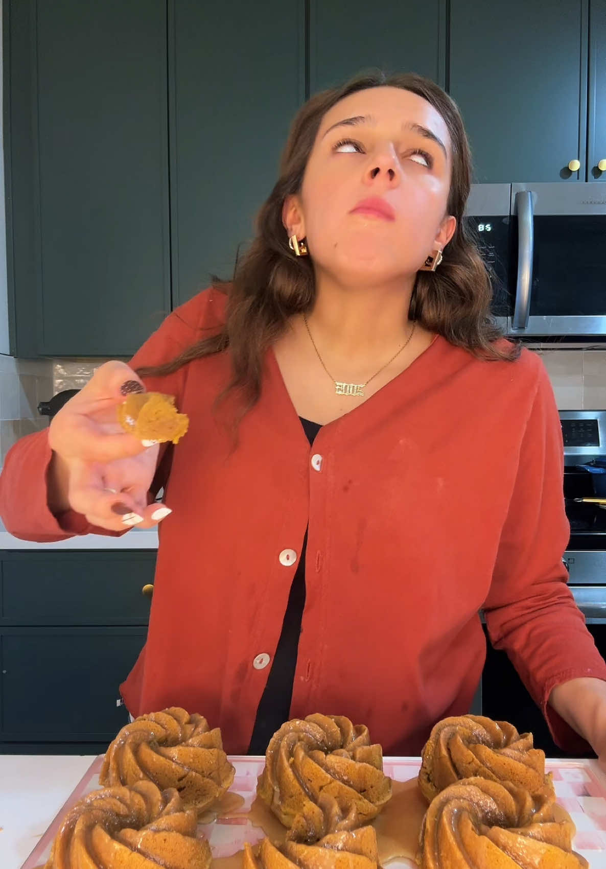 MAKE PUMPKIN BUNDT CAKES W ME!!! 🎃 👶 #halfbaked 
