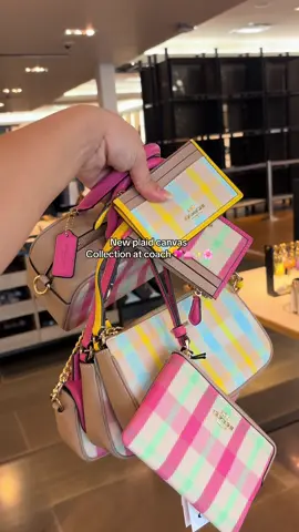 It’s giving early 2000s !!! Love the colors 😍!! 💛🩷🩵 send us a text message to our phone number in Bio or send us a DM for any questions!!! 🫶🏼🌸💫!!!! #coach #fypシ #coachoutlet #newrelease #coachny #nolita19 