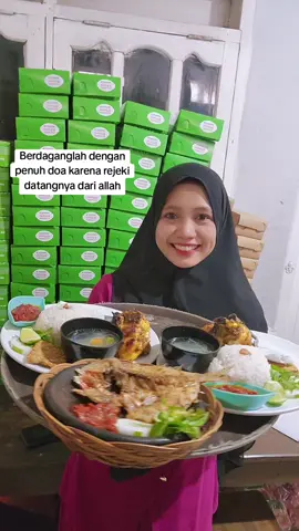 tugas kita hanya berusaha dan berdoa,selebihnya serahkan ke allah🥰 #makanlahap #nasidospinrang #lapar #pinranghits #fyp #makanasyik #makanasyik  #pinranghits #Pinrangkuliner 