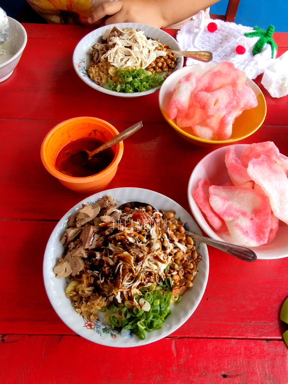Sarapan Minggu pagi Di bubur ayam Tiongkok 
