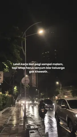 Kadang senyum ini bukan karena bahagia, tapi karena gak mau bikin mereka ikut capek. #anakpertama #perjuanganhidup #lelakiberproses #katakatarelate #hiduplelaki #MentalHealth #realitas   