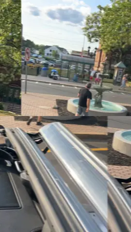 He put a duck in the fountain 😂 #jeeps #ducks #jeepducking 