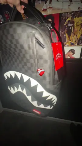 #fyp #famouse #fentysuperbrandday #trend #sprayground #backpack