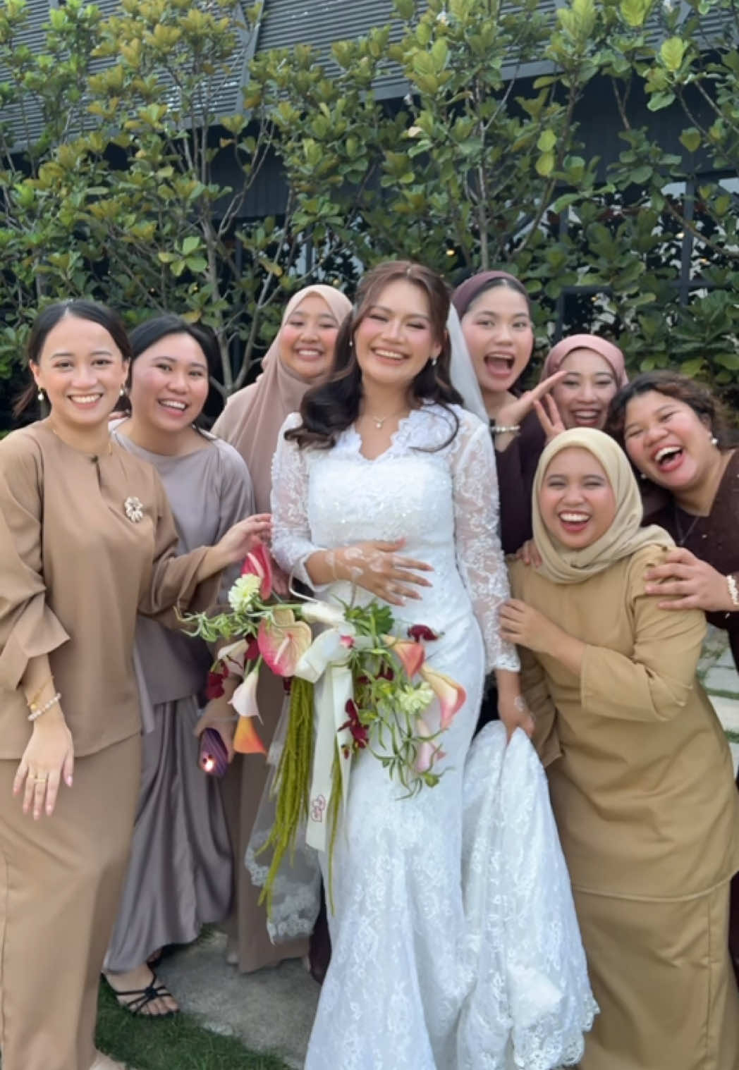The dream team I didn’t know I needed until I had them 💐 #bridesmaids #weddingtrend #bridesoftiktok #bridetok 