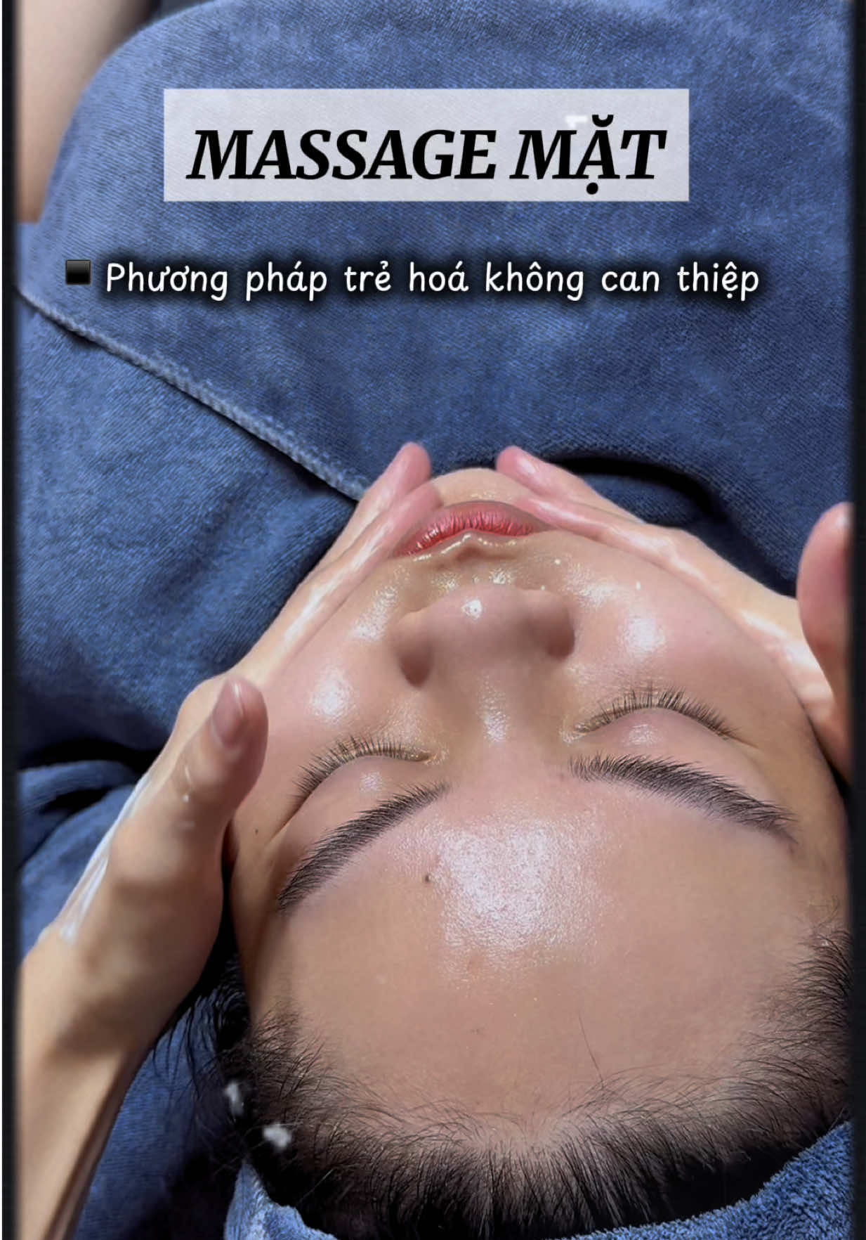 👉Có những ngày mệt đến mức… không muốn soi gương. 👉Gương mặt bơ phờ, da xỉn, cơ chùng, mắt thâm – chẳng biết bắt đầu từ đâu để đẹp lại. 👉Và rồi chỉ sau 1 buổi massage nâng cơ – da sáng lên, mặt nhẹ đi, thần sắc cũng khác. 👉Không chỉ là chăm sóc da, mà là chữa lành cảm xúc. 📍Ở đây, bạn không chỉ làm đẹp – mà còn được thở lại 💆‍♀️🍃 ___𝐍𝐠𝐨̣𝐜 𝐀́𝐧𝐡 𝐁𝐞𝐚𝐮𝐭𝐲 𝐒𝐤𝐢𝐧𝐥𝐚𝐛___   🏠 𝐃𝐢𝐧𝐡 𝐏𝐡𝐮̛𝐨̛̣𝐧𝐠 - 𝐍𝐠𝐡𝐢̃𝐚 𝐗𝐮𝐚̂𝐧 - 𝐐𝐮𝐲̀ 𝐇𝐨̛̣𝐩 - 𝐍𝐠𝐡𝐞̣̂ 𝐀𝐧  📞𝐇𝐨𝐭𝐥𝐢𝐧𝐞: 𝟎𝟗𝟔𝟓𝟎𝟖𝟔𝟗𝟏𝟗 - 𝟎𝟑𝟕𝟐𝟗𝟕𝟎𝟑𝟑𝟓  #massagemat #thugian #duocmypham 
