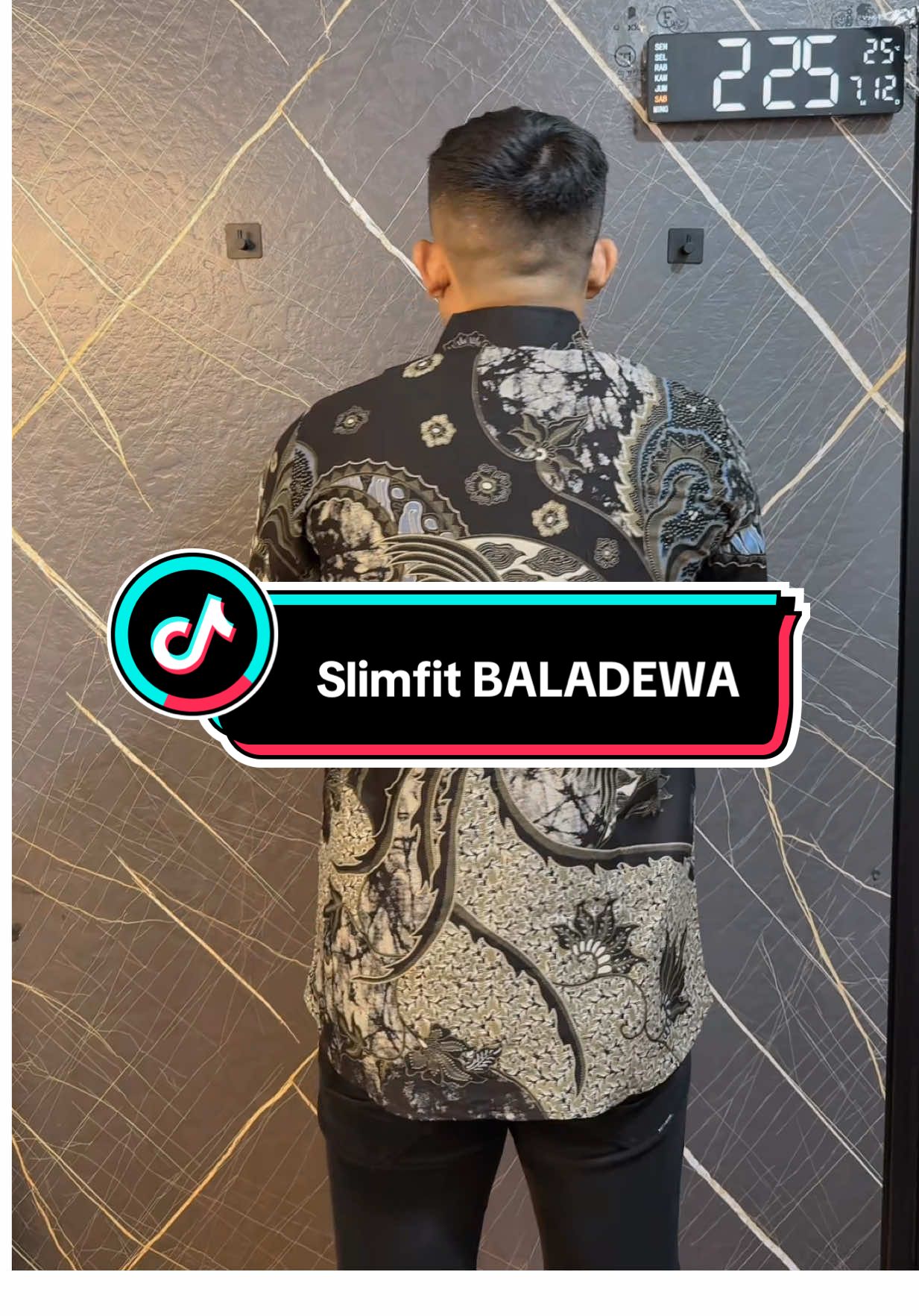 Kode barang: BALADEWA Slimfit #batik #batikpria #batiksolo #kemejabatik #kemeja #kemejabatikpria #kemejabatikslimfit 