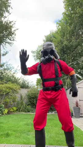This song has been infecting my brain recently - #tf2 #teamfortress2 #tf2pyro #teamfortresspyro #pyro #cosplay #tf2cosplay #teamfortresscosplay #pyrocosplay #gaming #videogames #videogamecosplay #pyrocosplays 