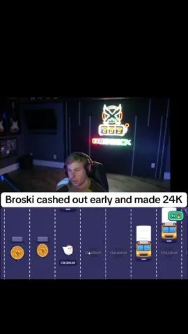 Bro wished he could have gone further in the chicken game🐓🛣️#fyp #crossyroad #exposed 
