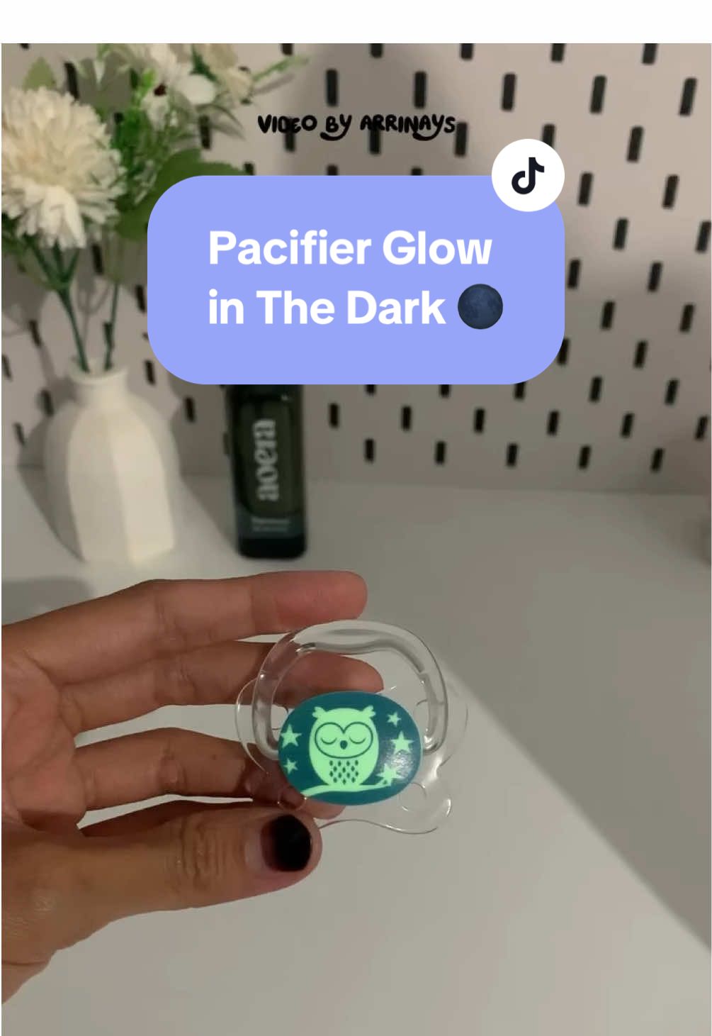 Moms & Dads lagi cari pacifier yang aman untuk pertumbuhan mulut si Kecil? Yuk intip review lengkap Pacifier Orthodontic Dr. Brown’s dari Moms @Arrinays ᯓᡣ𐭩 yang udah cobain langsung! 👀😍 ✅ Dirancang oleh dokter gigi anak ✅ Mendukung pertumbuhan rahang & gigi ✅ Terdapat versi Glow in The Dark Tonton sampai habis sebelum kamu pilih pacifier untuk si Kecil 💬 #Drbrowns #TrustedbyMoms #LovedbyBabies #Empeng #Pacifier #Orthodontic #Gigisehat