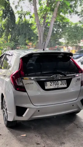 DIJUAL Honda Jazz GK5 1.5 RS CVT CKD • Transmisi Matic • Tahun 2014 • Warna Abu Metalik • Km 90 ribuan • Kondisi Mulus & Terawat Harga Kredit Rp. 155.000.000 DP&Angsuran silahkan chat Telfon/WhatsApp : 08569999087 Lokasi : Jl. Taman Makam Pahlawan Taruna No. 43 Sukasari Kec. Tangerang Kota Tangerang 15118 #hondajazz #JazzRS #GK5 #fyp #foryou 