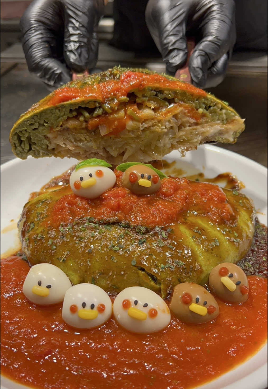 デカ氷で掃除するセンスある鉄板焼き料理が旨いお店！ □食べたもの 〇マルゲリータお好み焼き 　コイピヨトッピング 抹茶の生地と茶そばだけでも凄いが そこにかかるソースとチーズが またたまらなく美味い！ 夜はお酒にあう おつまみも鉄板焼きでいただける。 【保存、シェア】して行ってみてちょ。 ご馳走様でした。 ———————————————  □店名　 　鉄板焼きと旨い酒 コイゴコロ □住所　 　名古屋市中区新栄3-17-12  　杉本ビル 1F □アクセス　 　千種駅徒歩圏内 □営業時間 　お店のアカウントを要チェック 　月、水〜日 　11:30〜14:00  17:30〜23:00     定休日 火曜 ——————————————— #japanesefood #名古屋グルメ #名古屋ランチ #千種グルメ 