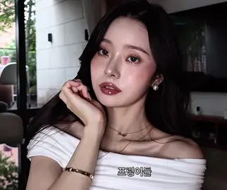 THIS MAKEUP LOOKS DELICIOUS! Especially the lips 🔥 #viral #fyp #motivation #songjia #confidence 