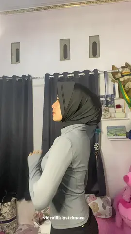 lagi suka bgt sama koleksi jaket model satu ini😍🫵🏻 #jaketolahraga #jaketolahragawanita #jaketgym #jaketyoga #outfitolahraga #outfitolahragahijab #ootdolahraga #pakaianyoga #jaketfitbody 