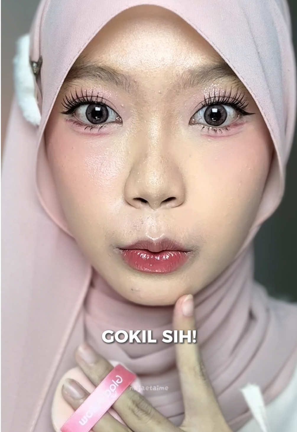 padahal makeupnya sudah se-oily dan gradakan gitu tapi dia bisa bikin ngeblur dan mulus lagiii 👀❤️ #loosepowder #makeup #bedakviral #loosepowderg2g #g2gloosepowder #fyp 