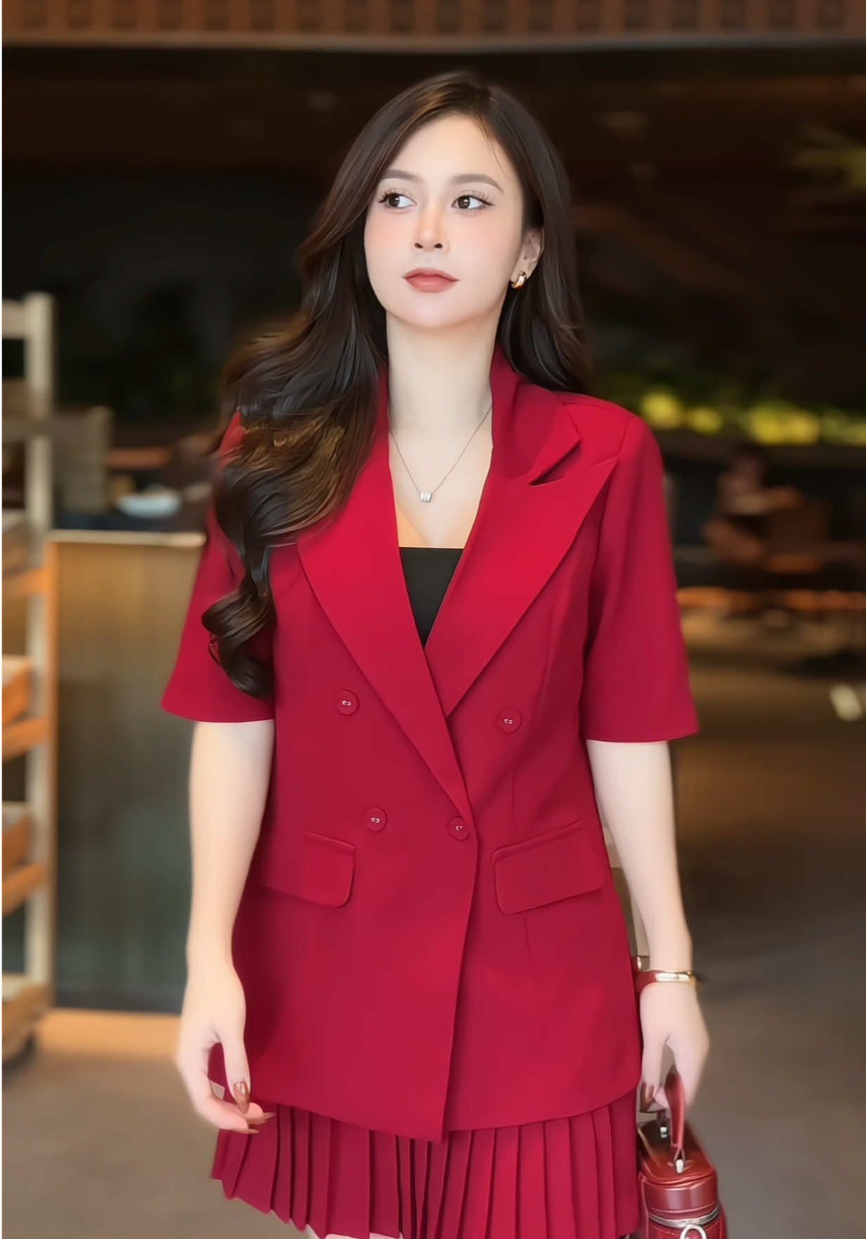 Yêu e thì phải chiều nhé, còn trưa nắng lắm 🥰#xuhuong #lyna_vaythietke 