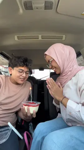 bf who doesn't celebrate bday meets gf who celebrates everything🥰 anyway, this is luvita ho's no bake strawberry cheesecake recipe🎂🍓 #fyp @exboxexseris 