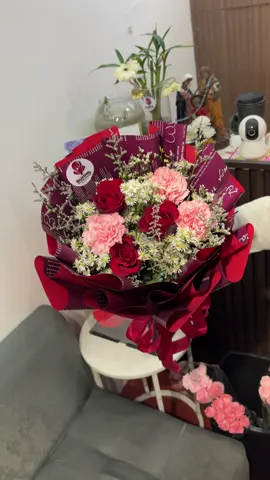 3 PINK CARNATION  3 RED ROSE  Message us for more Flower Arrangements.☺️🤘🏻 For fast transaction just message us on  (fb:Dangwa Flower Lounge) (WhatsApp/Viber:(09293748675) Be the flower that blooms even in the darkest season. Hurry up everyone the day is almost over ORDER NOW! 🥰😌 We’re located @imus Cavite & Dangwa Manila  #dangwaflowerlounge #imuscaviteflowershop #flowers #bouquet #dangwa #fyp #foryou #rose 