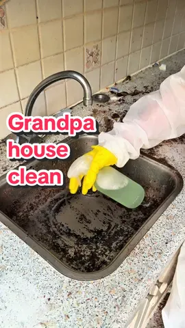ad / Let’s clean this grandpa’s house!  With @Cosmeau @Anna Dobber @roseamsterdamNL and @Coline_Cleans #CleanTok #cleantiktok #cleaning #cleaninghacks #cleaningtips #extremecleaning 