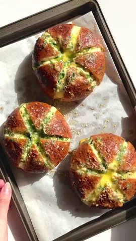 The viral Korean-style cream cheese garlic bread 🥯  📍 recipe in my bio or visit butterhand.com #garlicbread #garlic #bread #creamcheese #cheese #asmrfood #bakery 
