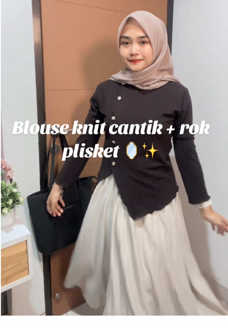Outfit simple tp cantik 💗#blouse #blouseknit  #rokplisket #outfitideas 