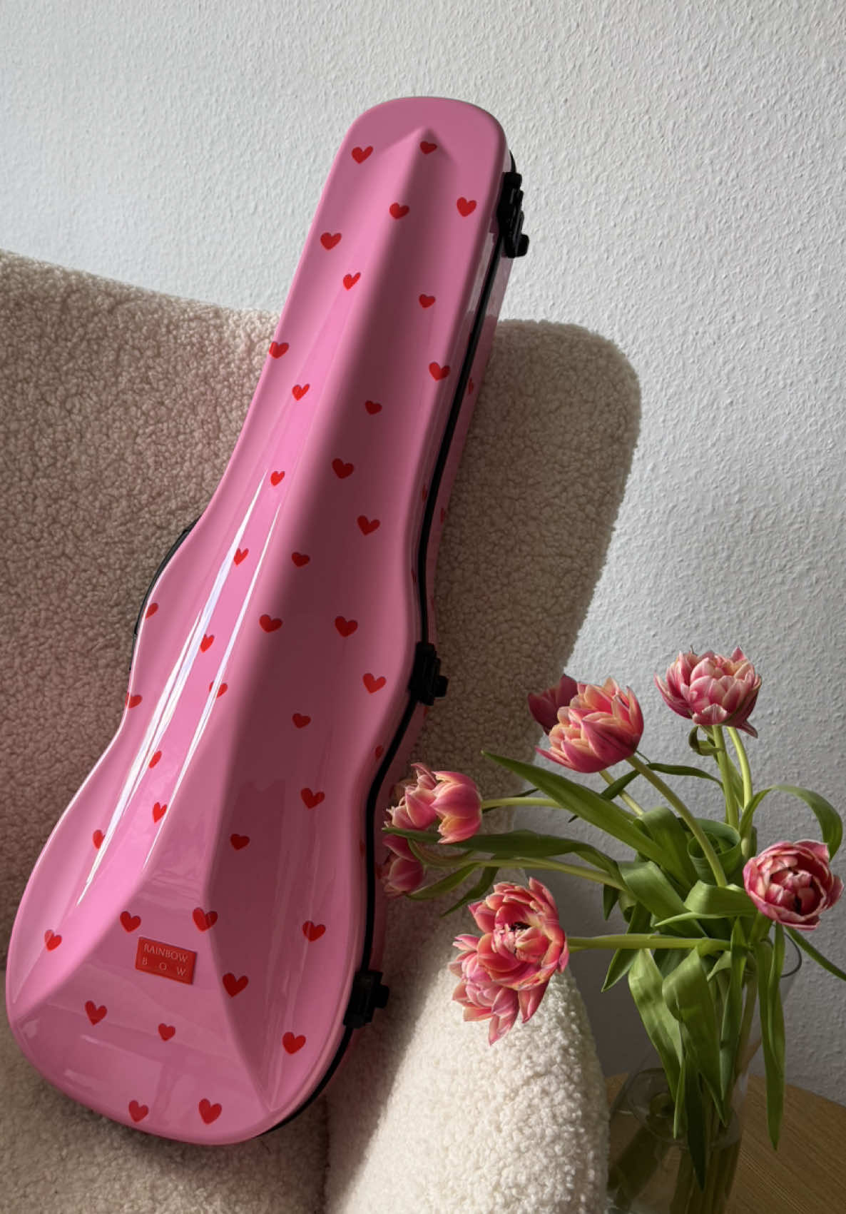Matching my looks to this adorable pink case by @RAINBOW-BOW , pink vibes, and outfit changes — what’s not to love? Use my code Zhanna50 for €50 off your own 💖 *Werbung  . . . #violinist #violinstyle #pinkviolin #outfitinspo #musicandfashion #stringstyle #aestheticvibes #rainbowbowcases #caseinspo #violinista #musicianlife #creativevibes #gifted #ad #sponsored #violininspo #fashionvibes #violinlove #matchyourmood
