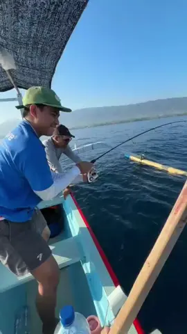 yuk Mancing Di Pantai Lovina Bali🎣🎣 info Sewa jukung Mancing wa. 087762625193 #warungmentiksari 