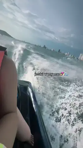 twin b hoppin off a jetski 🕺🏻🍾 #jetski #boyfriend #mazatlan #foryoupage 